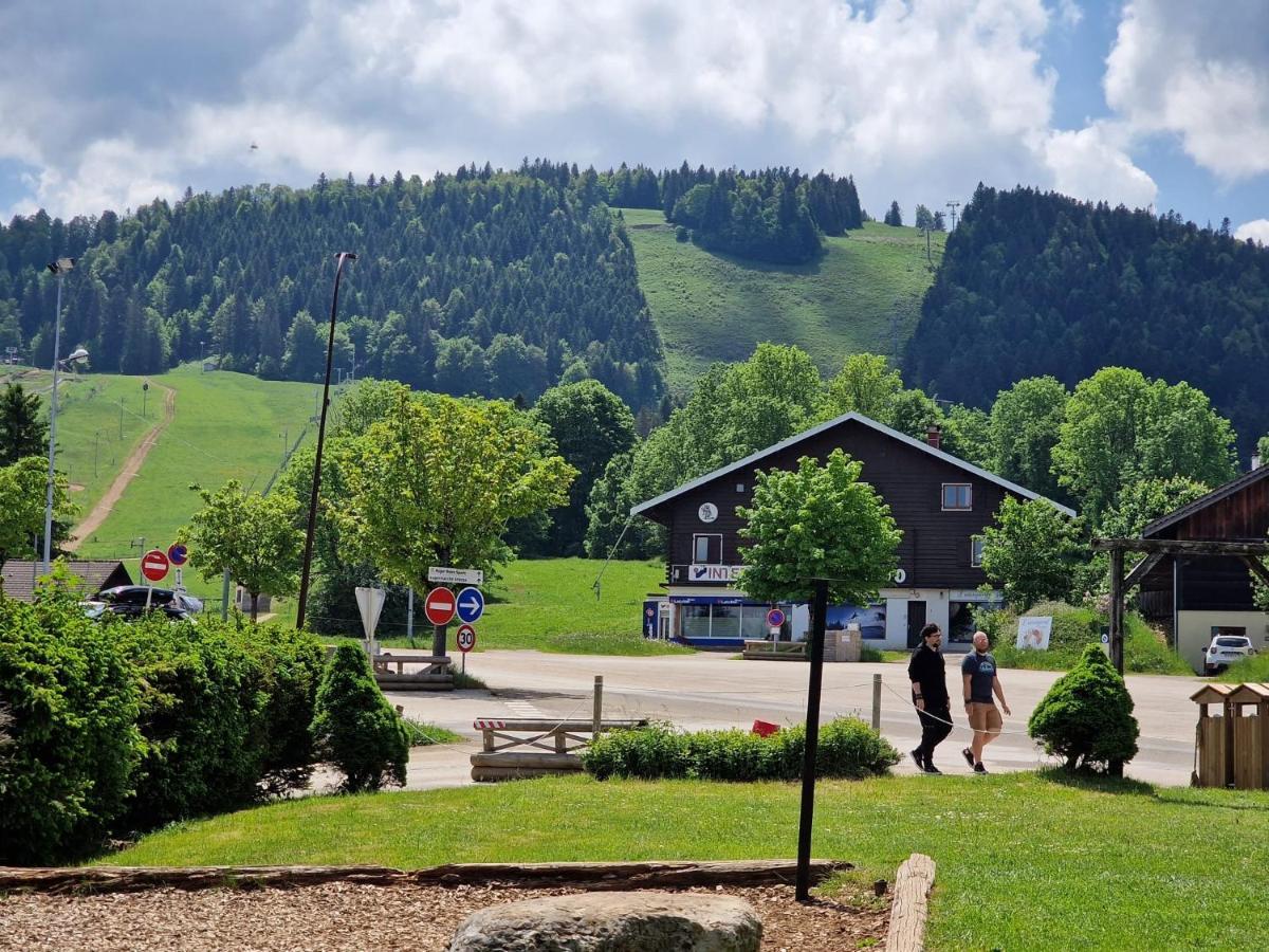 Place Royale Pour 10 A 12 Personnes A 30 Met Des Pistes De Ski Et Vtt Métabief Kültér fotó